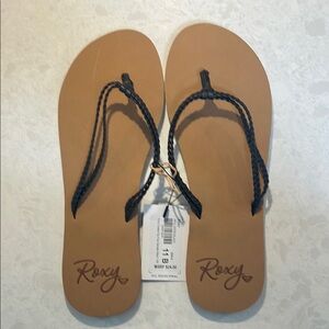 Roxy Tan and Black Sandals with Y-Shape Straps